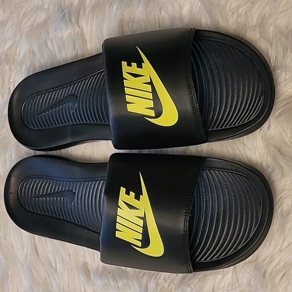 Nike Other - NWOT Nike slides